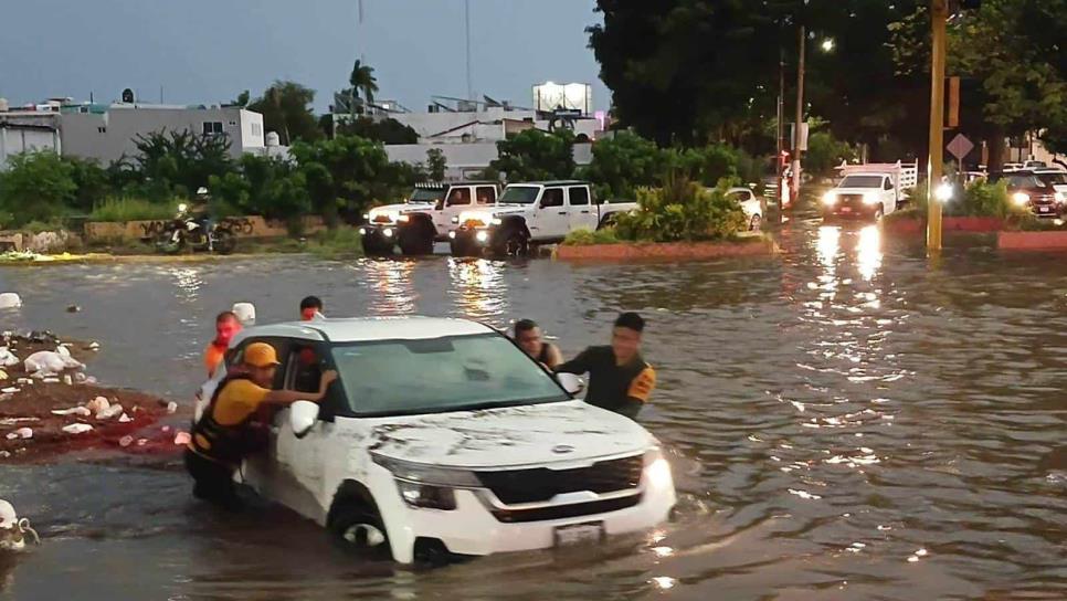 Fuerte lluvia de 43 mm en Culiacán deja 19 vehículos varados: Protección Civil