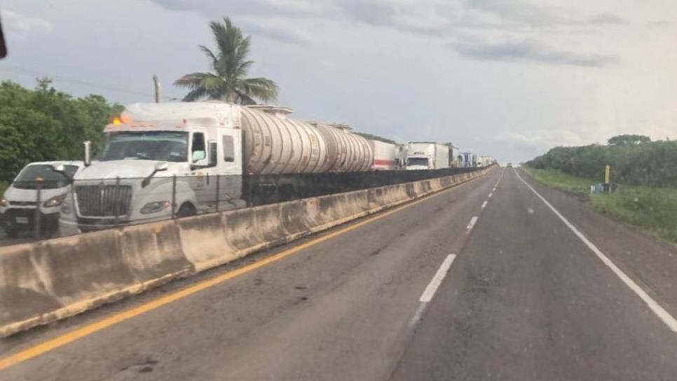 Accidente provoca cierre de la Mazatlán-Culiacán por la caseta de cobro de “Mármol”