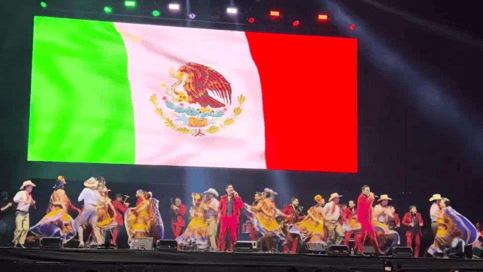 Bajan del escenario a la Banda El Recodo en festival de Colombia