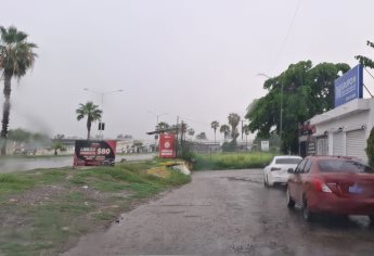 Fuertes lluvias y truenos azotan Culiacán esta tarde de lunes 26 de agosto