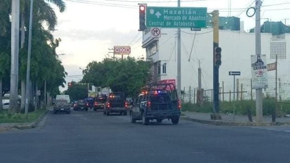 Se enfrentan a balazos presuntos robacarros y policías estatales Culiacán 