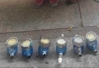 Detienen a dos adolescentes roba medidores y tomas de agua en Los Mochis