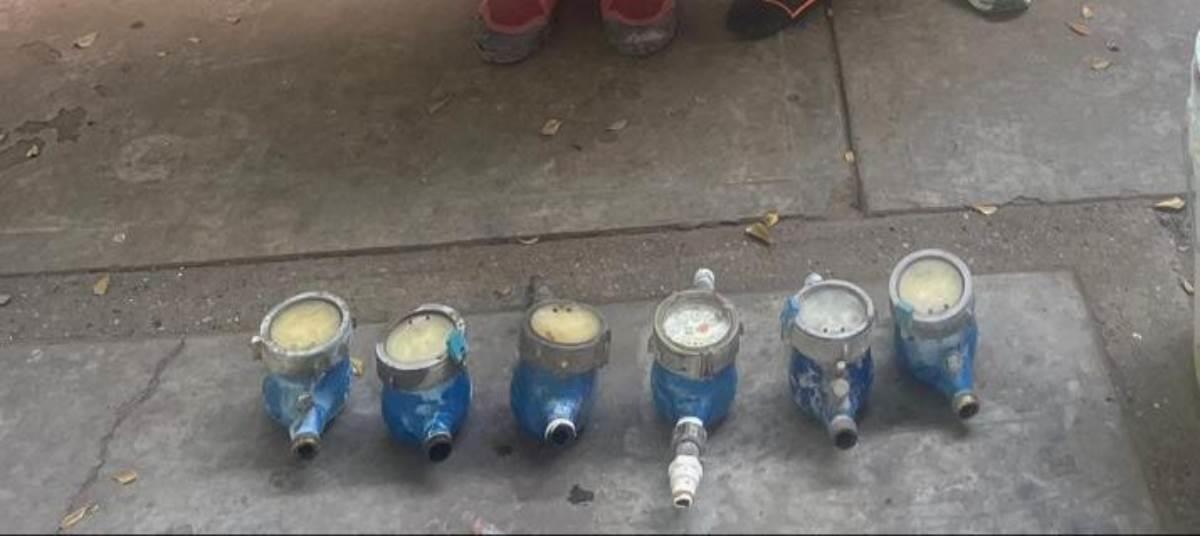 Detienen a dos adolescentes roba medidores y tomas de agua en Los Mochis