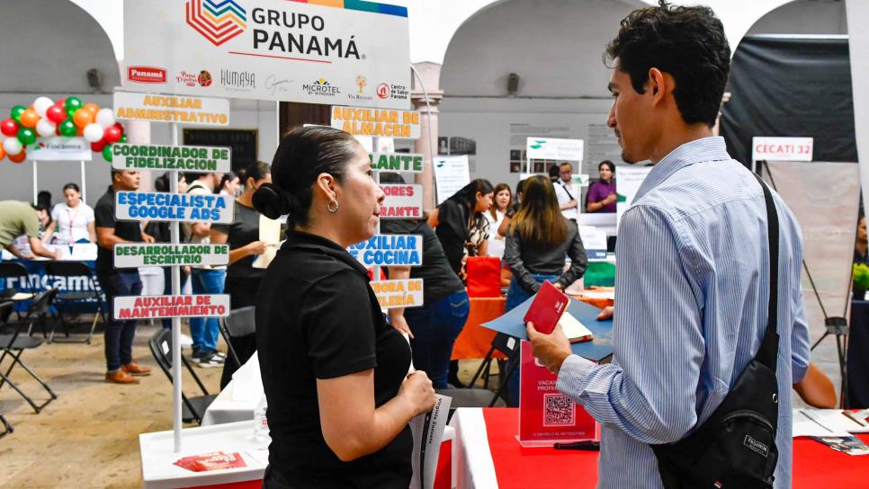 Ofertan vacantes con sueldos de 12 mil pesos en Feria Nacional del Empleo en Culiacán