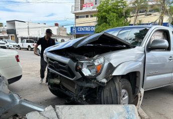 Aparatosa carambola deja a una joven lesionada en Los Mochis