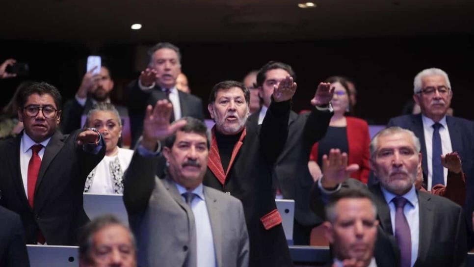 Enrique Inzunza rinde protesta en el Senado de la República