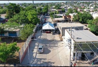 Gámez Mendívil entrega la calle pavimentada número 16 en la colonia Plutarco Elías Calles