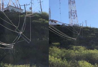 Ventarrón tumba postes en el Cerro de la Memoria en Los Mochis