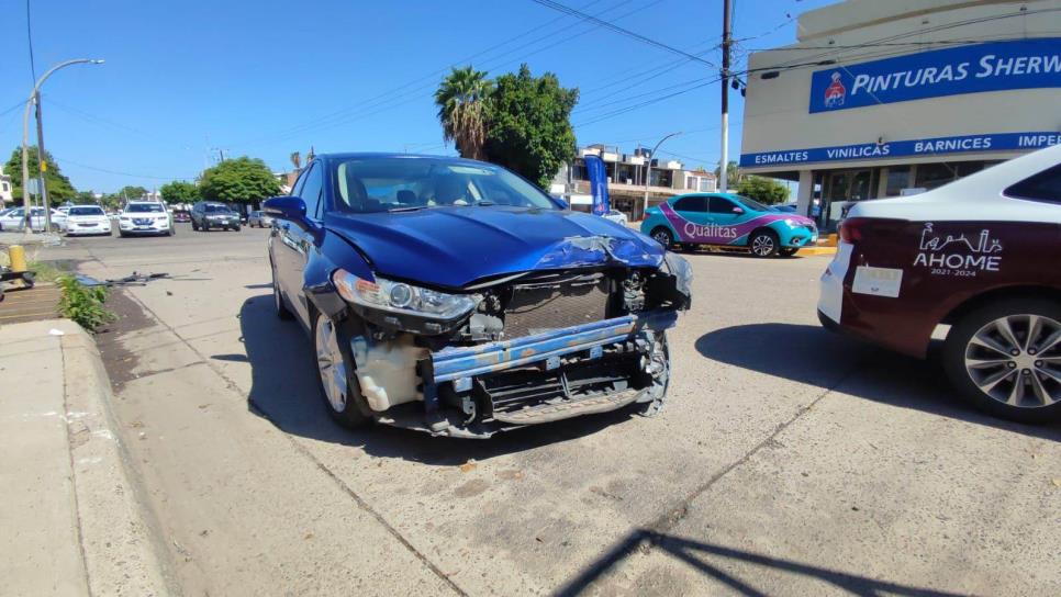 Carambola en el Centro de Los Mochis deja a dos mujeres lesionadas