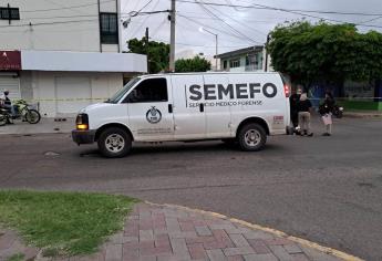 Un motociclista muere y otro resulta herido al chocar contra un tráiler en el centro de Culiacán