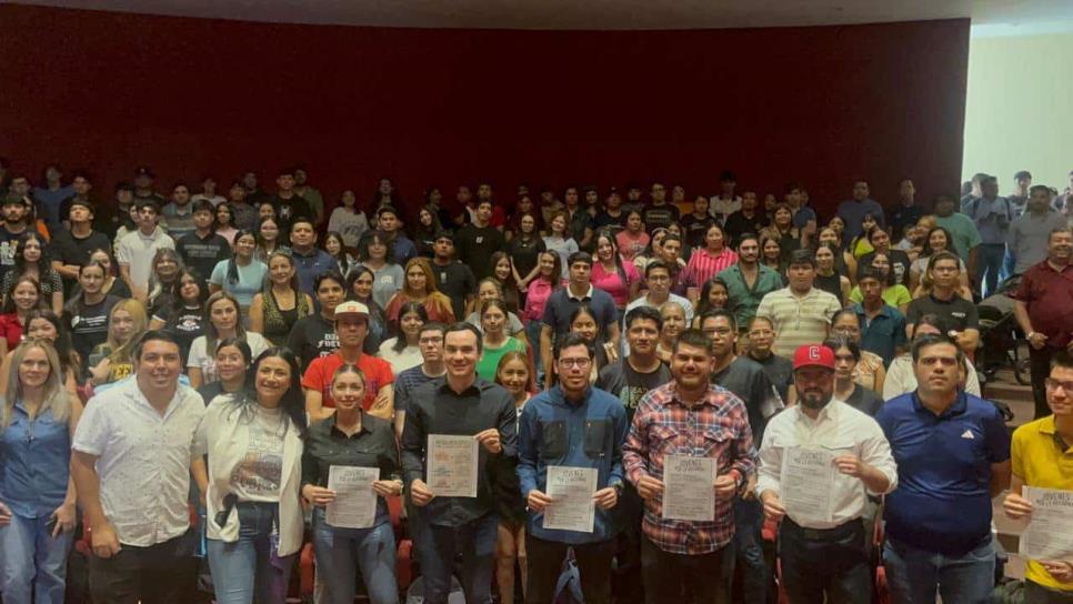 Jóvenes universitarios defienden la Reforma Judicial en Los Mochis