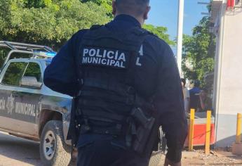 Con casco de motociclista, hombre asalta casa de empeño en Culiacán