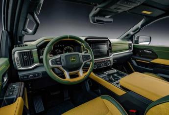 La camioneta John Deere tomó como base a esta imponente pick up para su fabricación