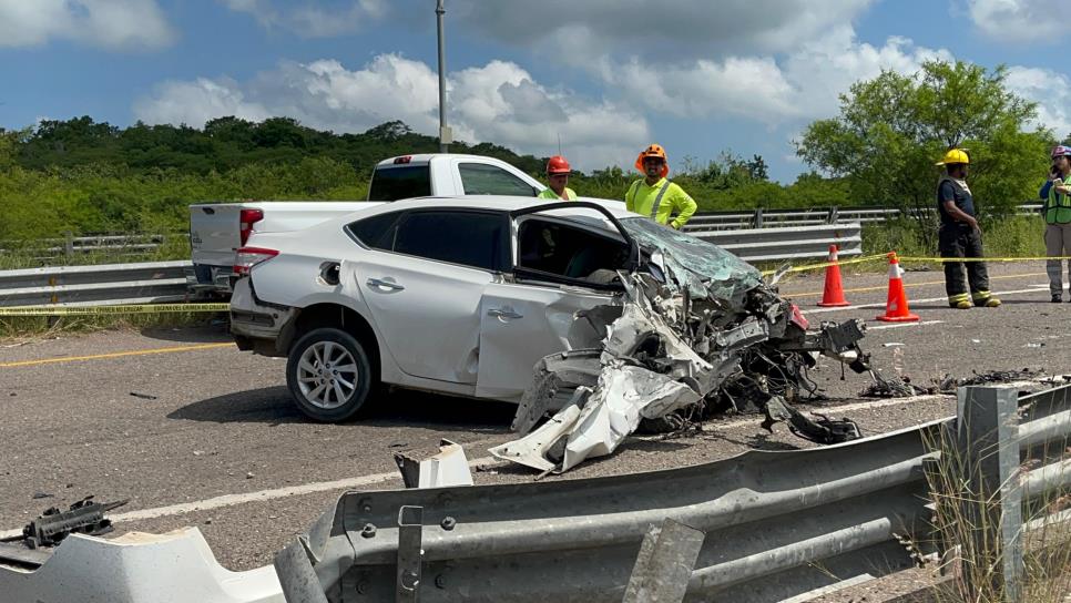 Automovilista muere prensado tras chocar contra punto fijo en la Mazatlán-Tepic Automovilista muere prensado tras chocar contra punto fijo en la Mazatlán-Tepic