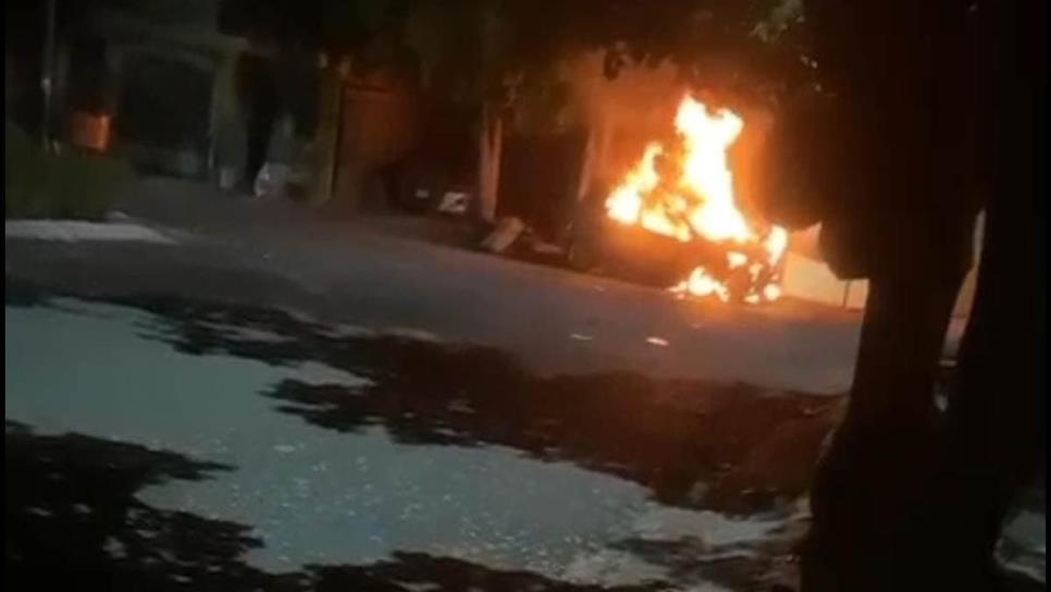 Amanece Culiacán con dos carros incendiados en la colonia Miguel Hidalgo y Barrancos