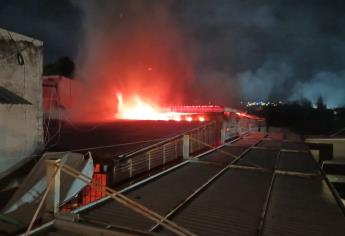 Se incendia una bodega en la colonia Jorge Almada en Culiacán