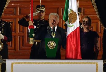 “Viva la Cuarta Transformación”: AMLO en su último Grito de Independencia en el Zócalo capitalino