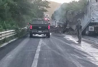 Reestablecen la circulación en la carretera Mazatlán-Durango tras bloqueo por civiles armados