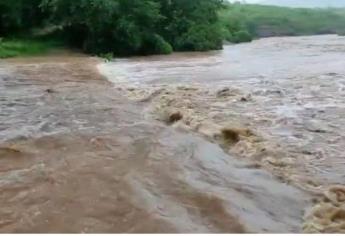 Se desborda Río Sinaloa en zonas bajas de Guasave