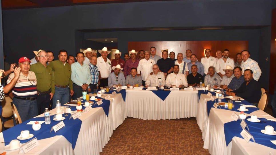 Se reúne el próximo secretario de Agricultura, Julio Berdegué, con productores de Sinaloa 