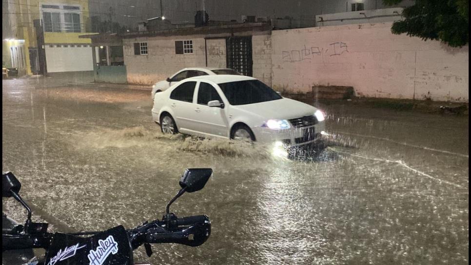 Fuerte lluvia sorprende a Mazatlán; se registran encharcamientos en varias zonas