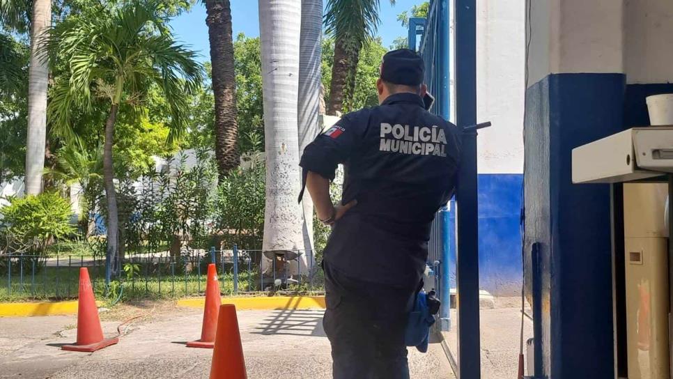 Militares revisan armas de la Policía Municipal de Culiacán