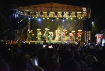 Terminan las Fiestas Patrias en Ahome con espectáculo de mariachi y fuegos artificiales