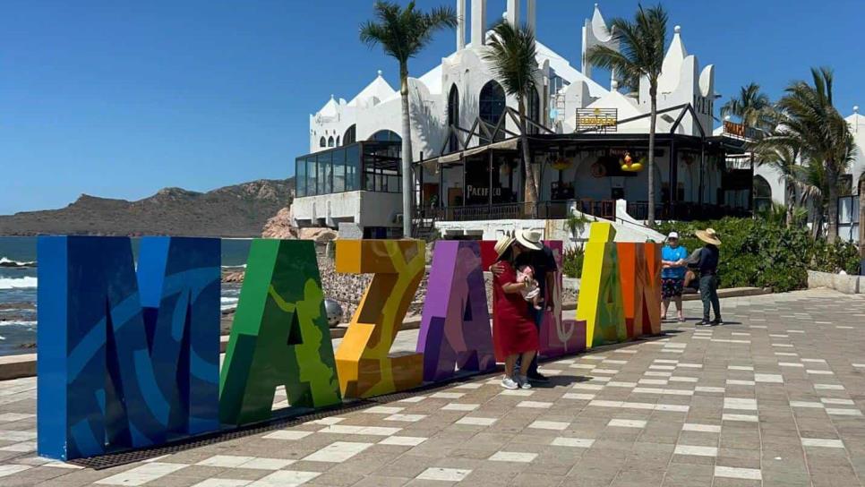 Restauranteros de Mazatlán aplican promociones tras bajas ventas por ola de violencia | VIDEO