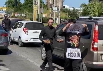 Por falta de clientes, restauranteros salen a vender a los cruceros de Culiacán