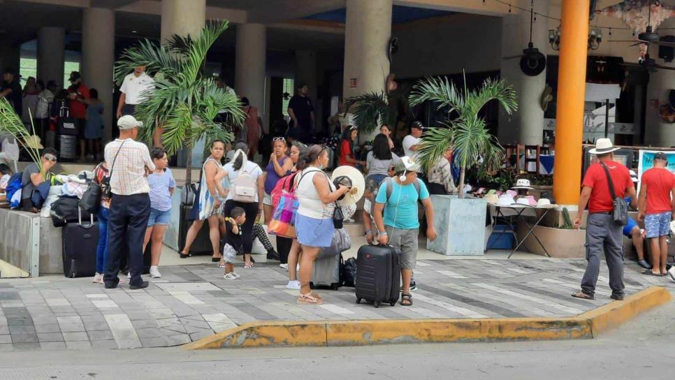 Por la violencia, turistas que tenían planeado llegar a Mazatlán posponen su reservación en hoteles hasta por 20 días