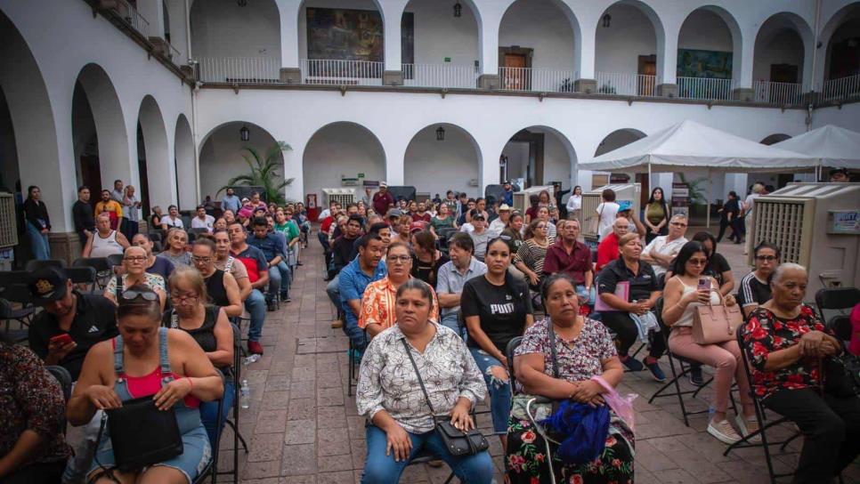 Gámez Mendívil entrega 127 cheques en apoyo a comerciantes de Culiacán