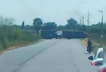 Despojan camión para bloquear la carretera Culiacán - Eldorado