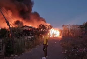 Un domicilio de material se incendió cuando se  registro  un corto en el sistema eléctrico