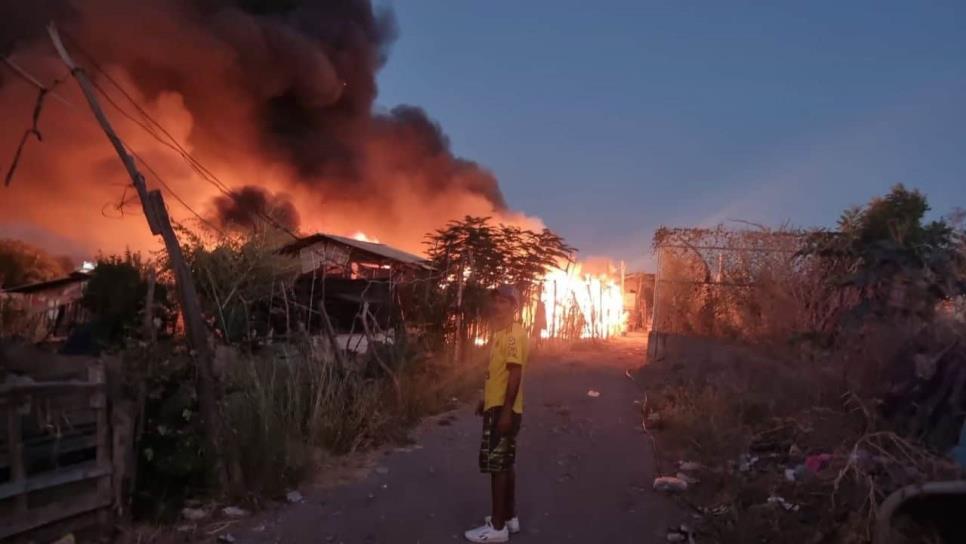 Un domicilio de material se incendió cuando se  registro  un corto en el sistema eléctrico