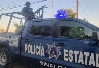 Policías estatales detienen a dos motociclistas con armas de fuego en persecución