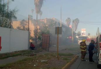 Incendio en baldío y terrenos del ingenio en Los Mochis, moviliza a Bomberos