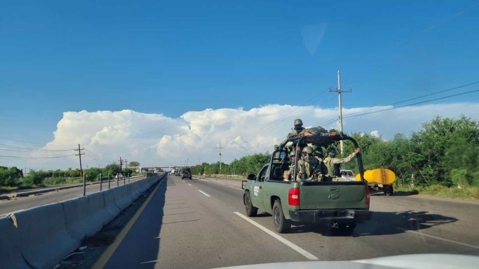 Tiran dos cuerpos sin vida por la Maxipista cerca de Pueblos Unidos, Culiacán