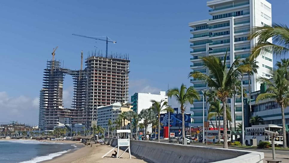 Violencia en Sinaloa afecta al sector turístico de Mazatlán y provoca recortes de personal