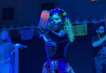 Catrinas y calacas se alistan para la Tradicional Callejoneada de Día de Muertos en Mazatlán