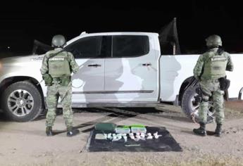 Elementos del Ejército aseguran camioneta blindada y droga en Navolato