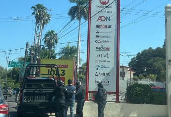 Elementos del estado arrestan a dos hombres en el centro de Culiacán