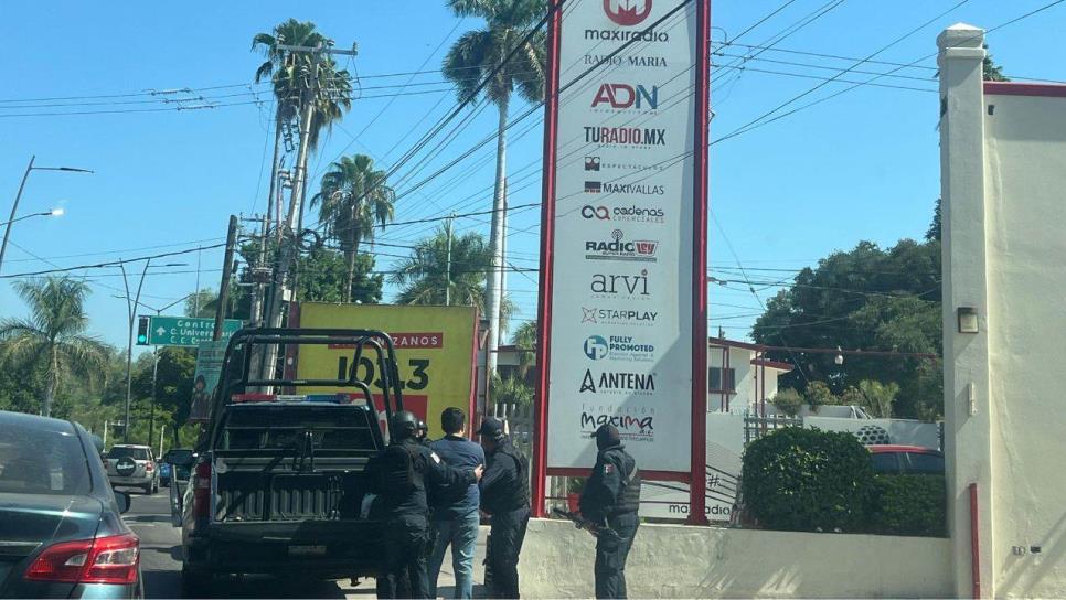 Elementos del estado arrestan a dos hombres en el centro de Culiacán