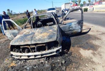 Vehículo de un elemento de la Sedena termina calcinado en Ahome