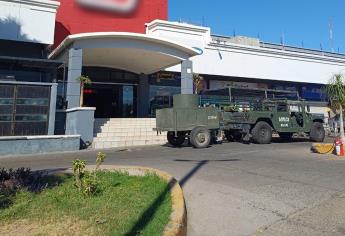 Evacuan a más de 800 personas de plaza comercial por amenaza de explosivo