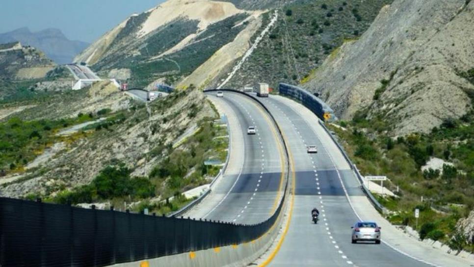 ¿Cuál es límite de velocidad para manejar en autopista y cuál es la multa por no respetar la regla?