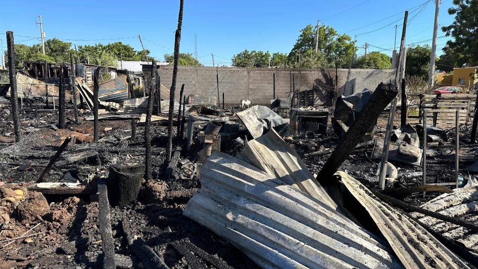 Lo pierden todo, se incendian 10 casas en una colonia de Los Mochis