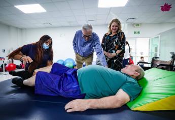 Rocha visita a pacientes del Centro de Rehabilitación y Educación Especial en Culiacán