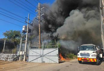 Incendio en yarda de Culiacán provoca fallas en el servicio de agua de la zona sur