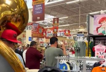 Banda sinaloense se pone a tocar dentro de Walmart; clientes bailaron al ritmo de la tambora|VIDEO