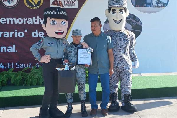 Nombran al niño Eduardo como Guardia de Honor de la Guardia Nacional